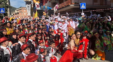 Experience the Magic: Gran Carnevale di Maiori 2025 Celebrates "La Meraviglia" (The Wonder)