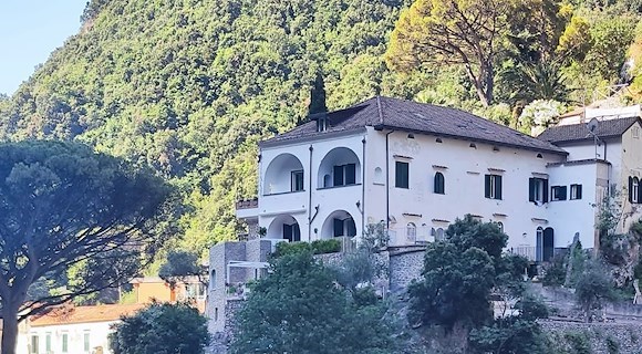 Awaken to Amalfi: timeless beauty from Villa Lara’s terrace